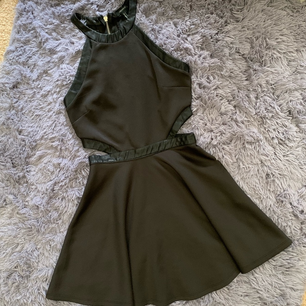 🖤 Black cutout skater dress 🖤